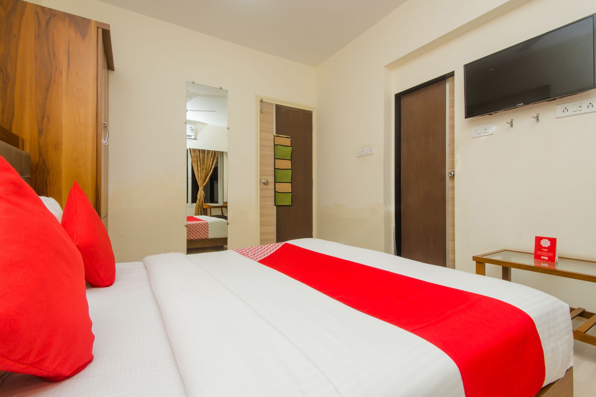 Oyo 11441 Hotel Blue Bells Residency Мумбай Екстериор снимка