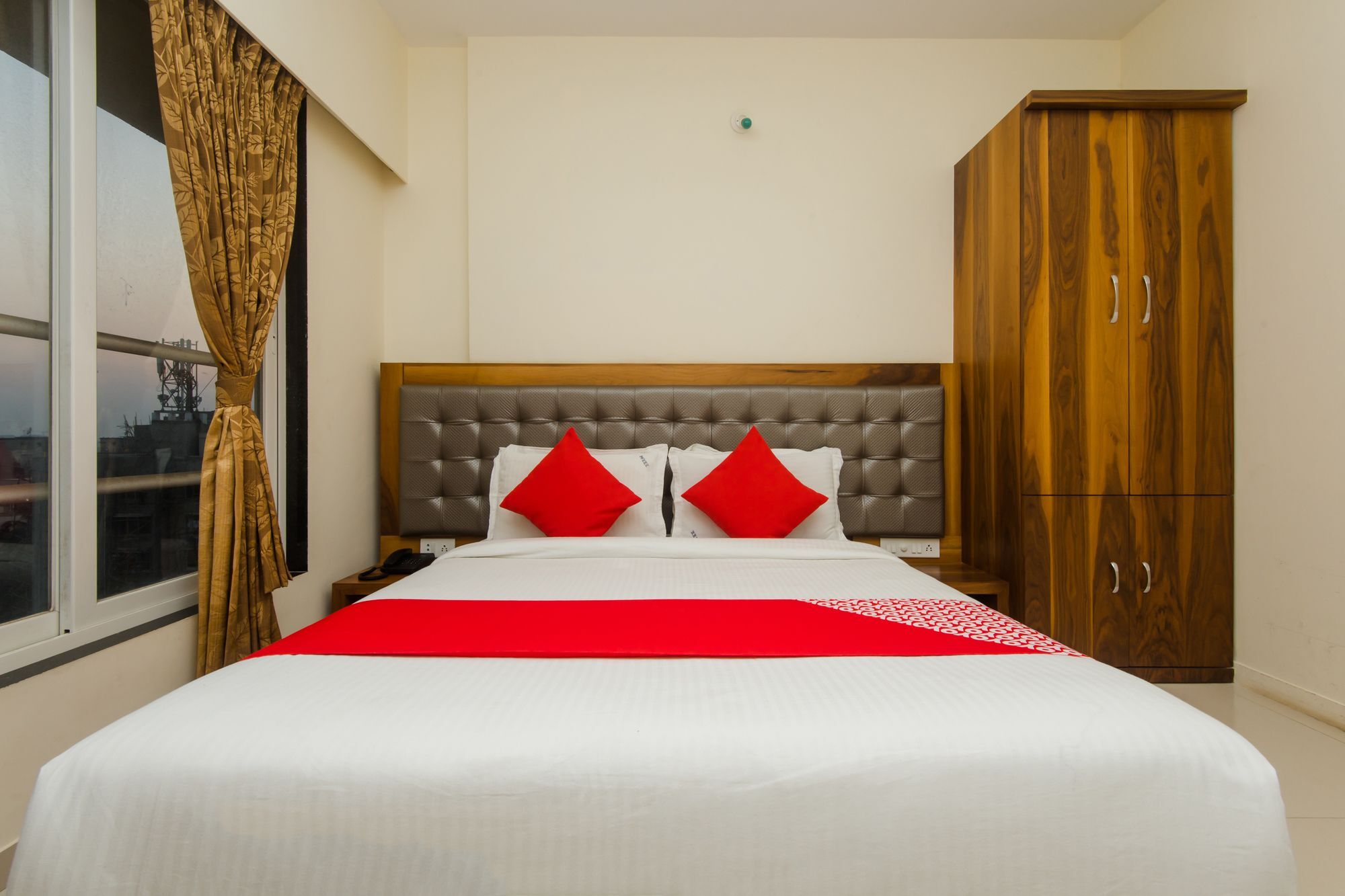 Oyo 11441 Hotel Blue Bells Residency Мумбай Екстериор снимка